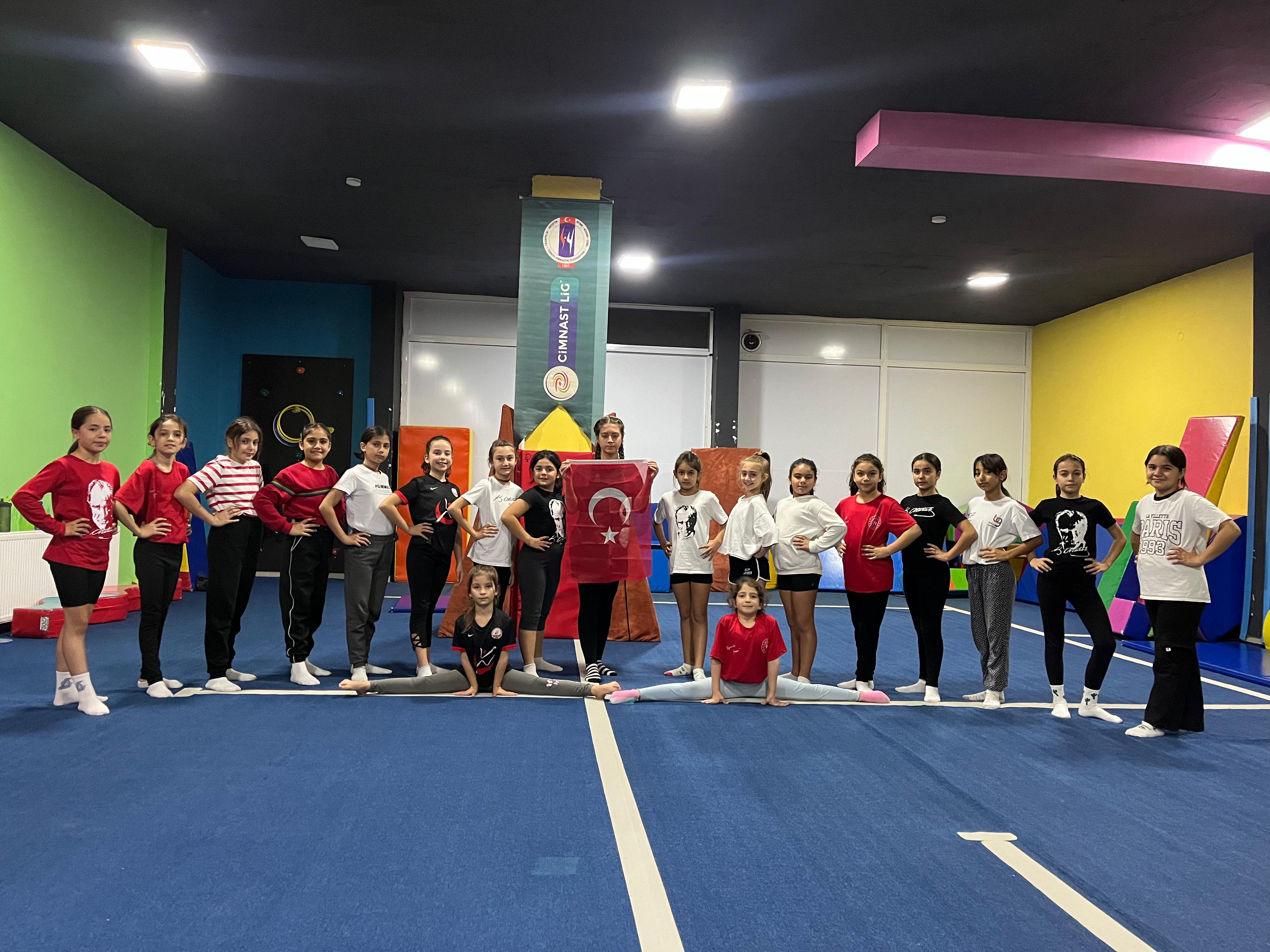 Yarışmacı Performans Grubu